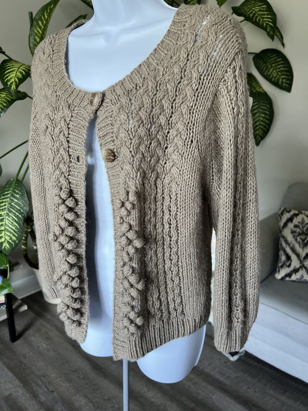 American Eagle Outfitters Beige Knitted Sweater Size Medium/ Large
